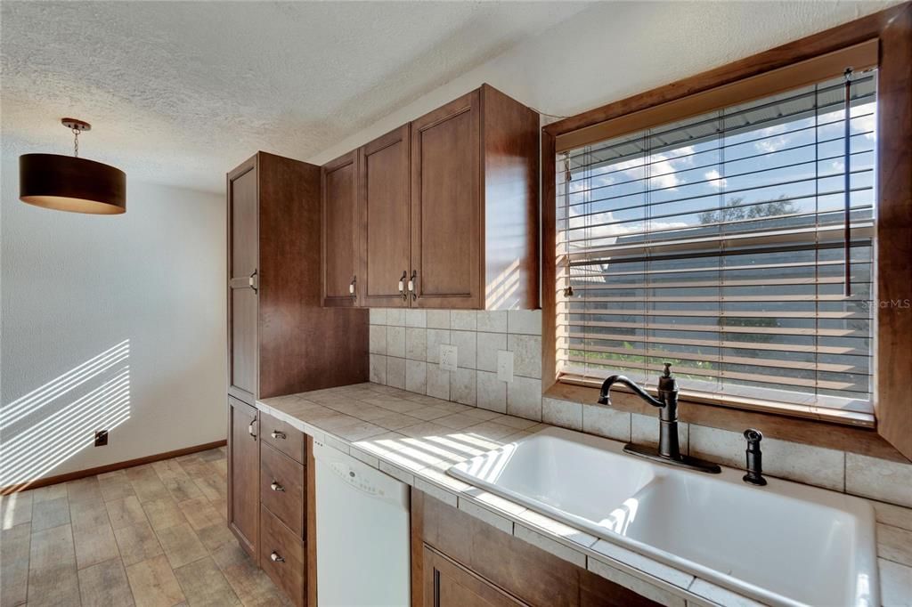 Active With Contract: $1,550 (2 beds, 2 baths, 960 Square Feet)