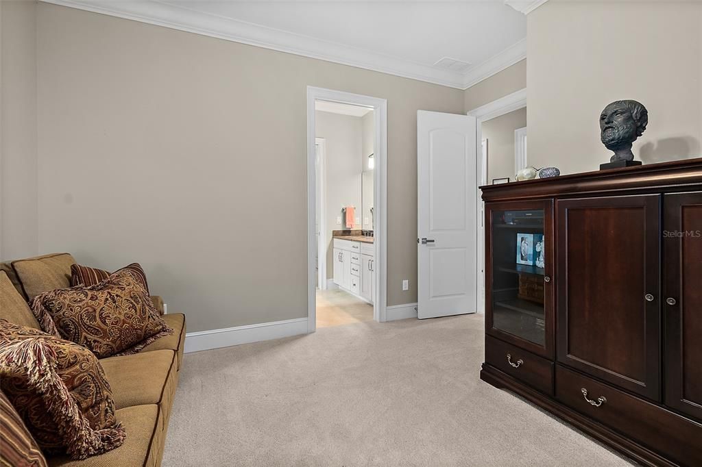 Bedroom 2 w/Jack-n-Jill Ensuite Bathroom