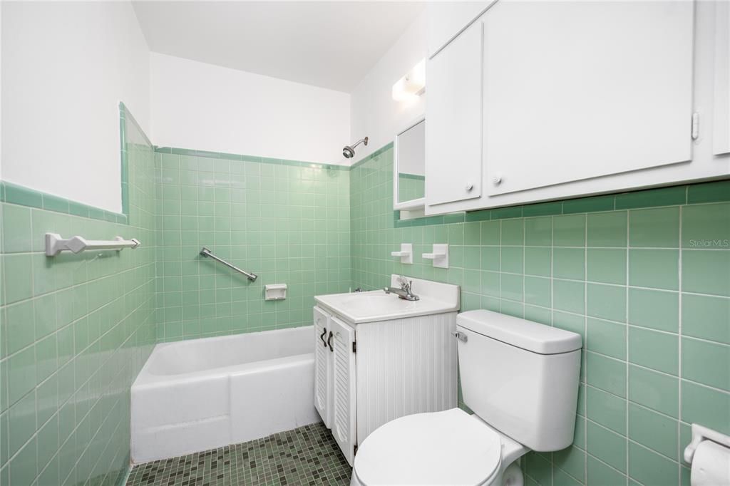 For Sale: $248,700 (3 beds, 2 baths, 1886 Square Feet)