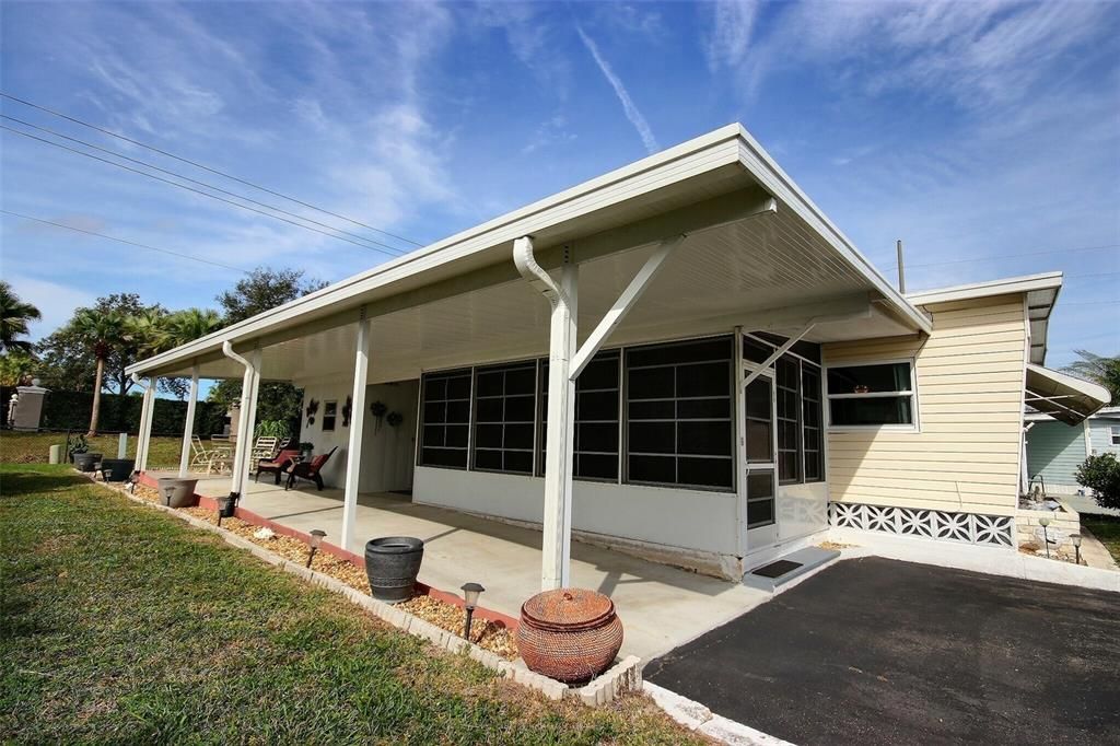 Active With Contract: $195,000 (2 beds, 1 baths, 924 Square Feet)