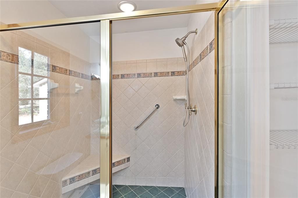 最近售出: $399,027 (4 贝兹, 3 浴室, 2988 平方英尺)