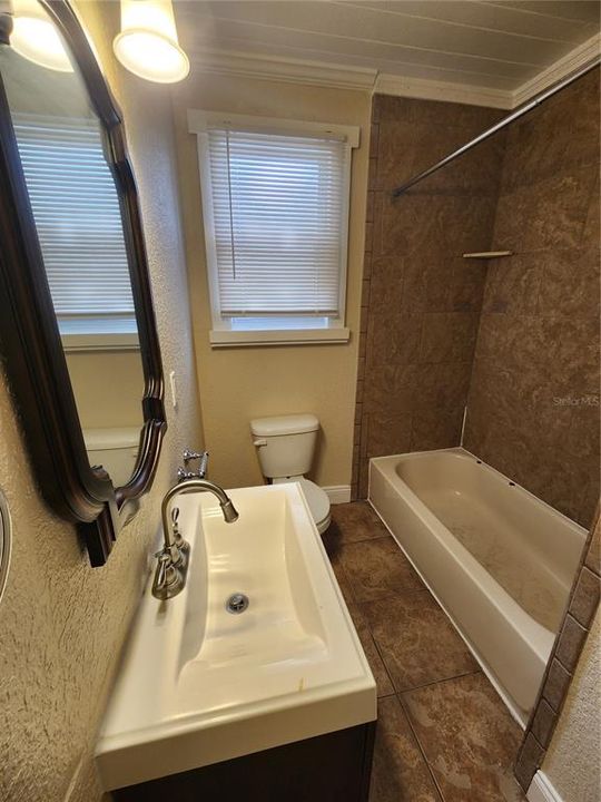 Недавно арендовано: $1,300 (2 спален, 1 ванн, 810 Квадратных фут)