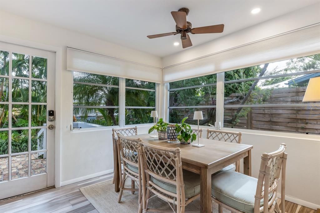 Recently Sold: $2,950,000 (2 beds, 2 baths, 1169 Square Feet)