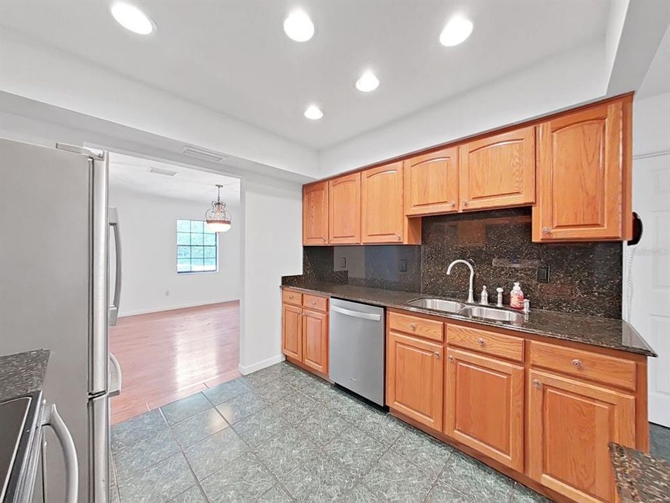 Recently Sold: $1,075,000 (3 beds, 2 baths, 2814 Square Feet)