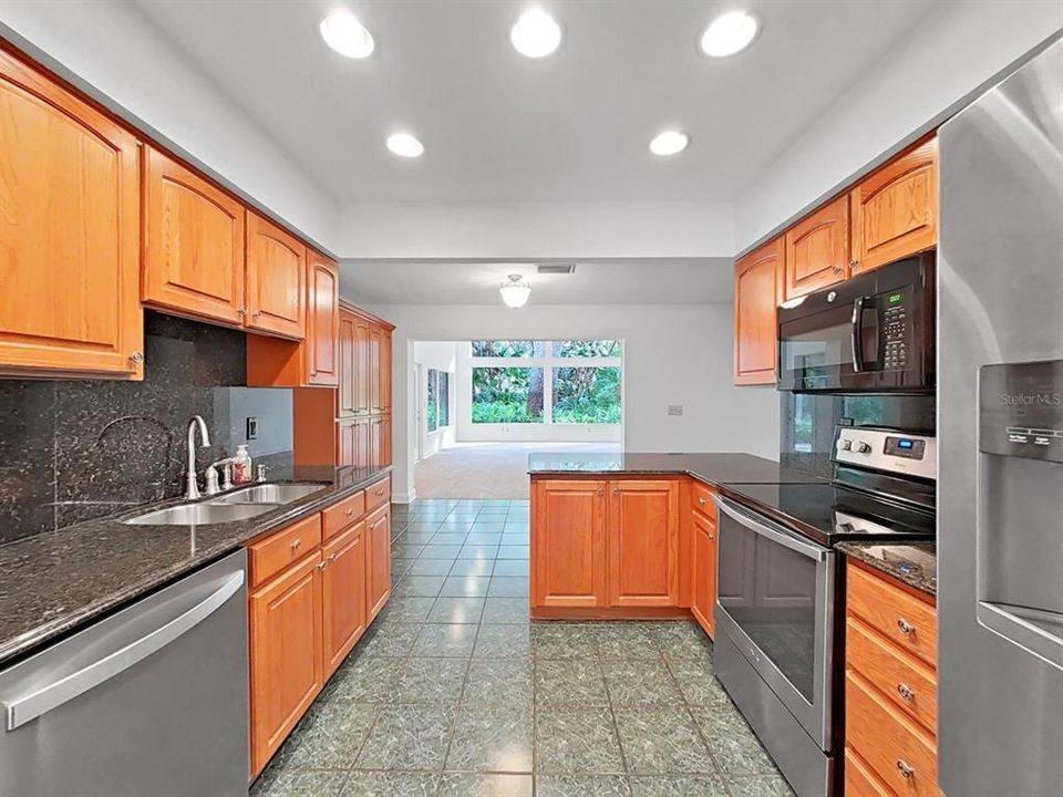 Recently Sold: $1,075,000 (3 beds, 2 baths, 2814 Square Feet)