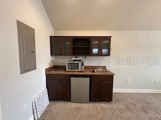 Active With Contract: $1,250 (0 beds, 1 baths, 735 Square Feet)