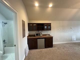 Active With Contract: $1,250 (0 beds, 1 baths, 735 Square Feet)