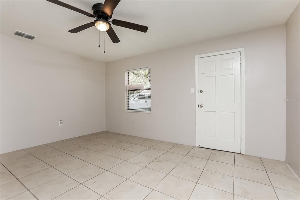 Recently Sold: $125,000 (2 beds, 1 baths, 736 Square Feet)