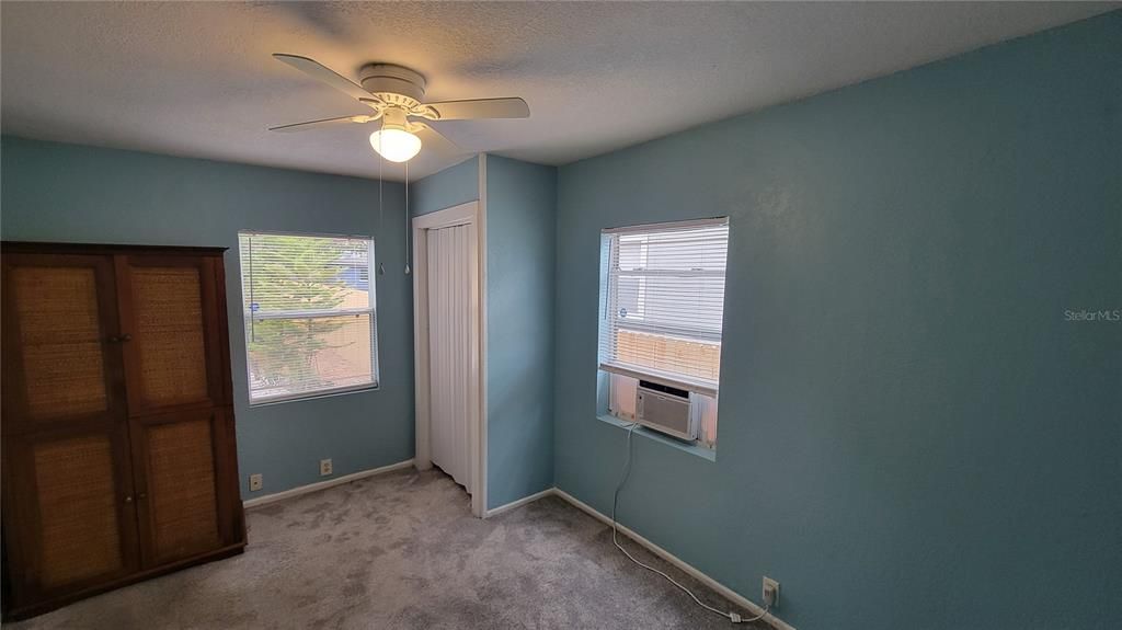 Active With Contract: $1,450 (2 beds, 1 baths, 668 Square Feet)