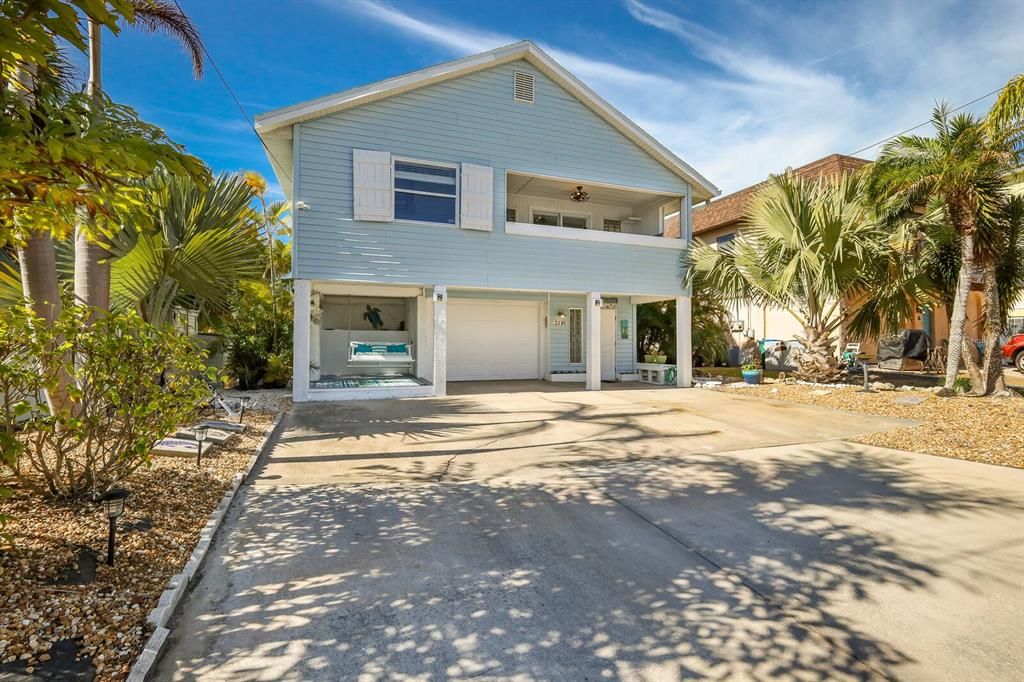 Recently Sold: $1,240,000 (3 beds, 3 baths, 1490 Square Feet)
