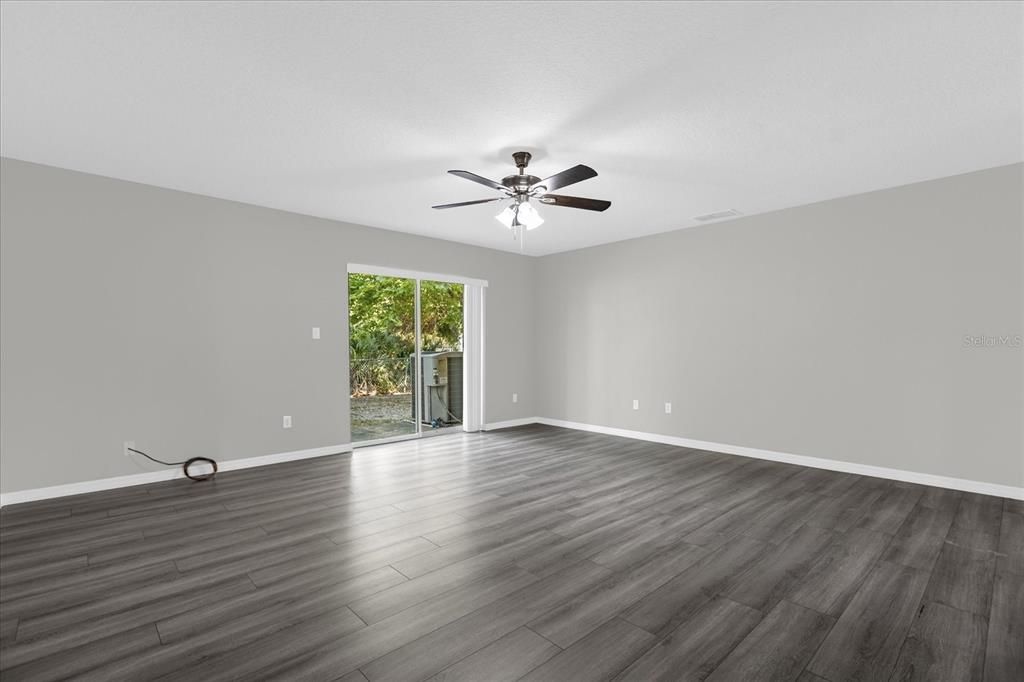 Active With Contract: $265,000 (3 beds, 3 baths, 1516 Square Feet)