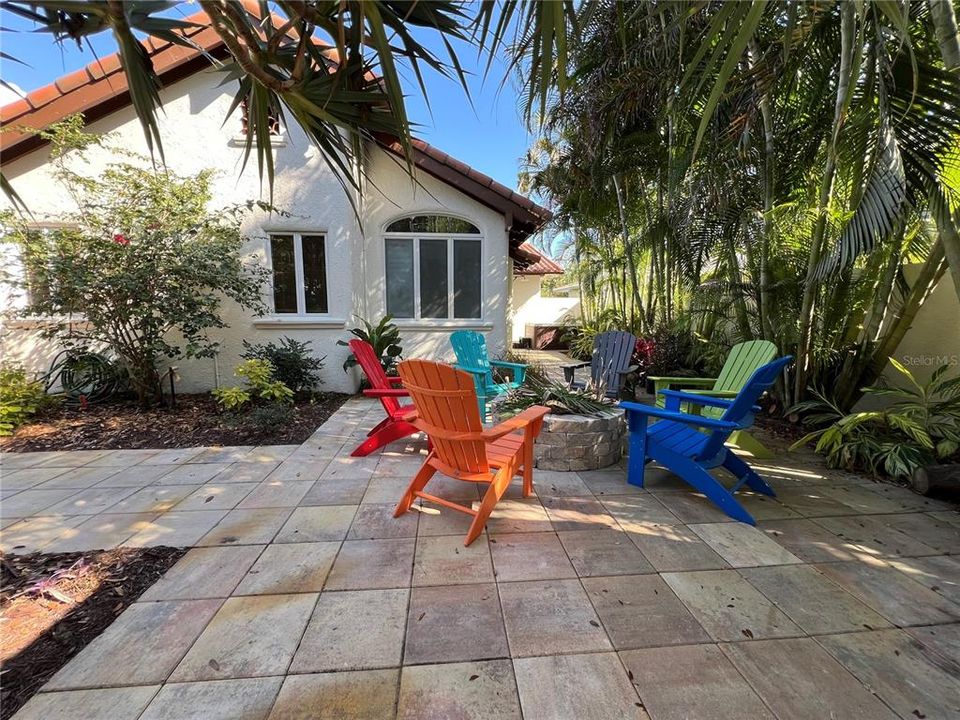 Recently Sold: $2,395,000 (4 beds, 3 baths, 3023 Square Feet)