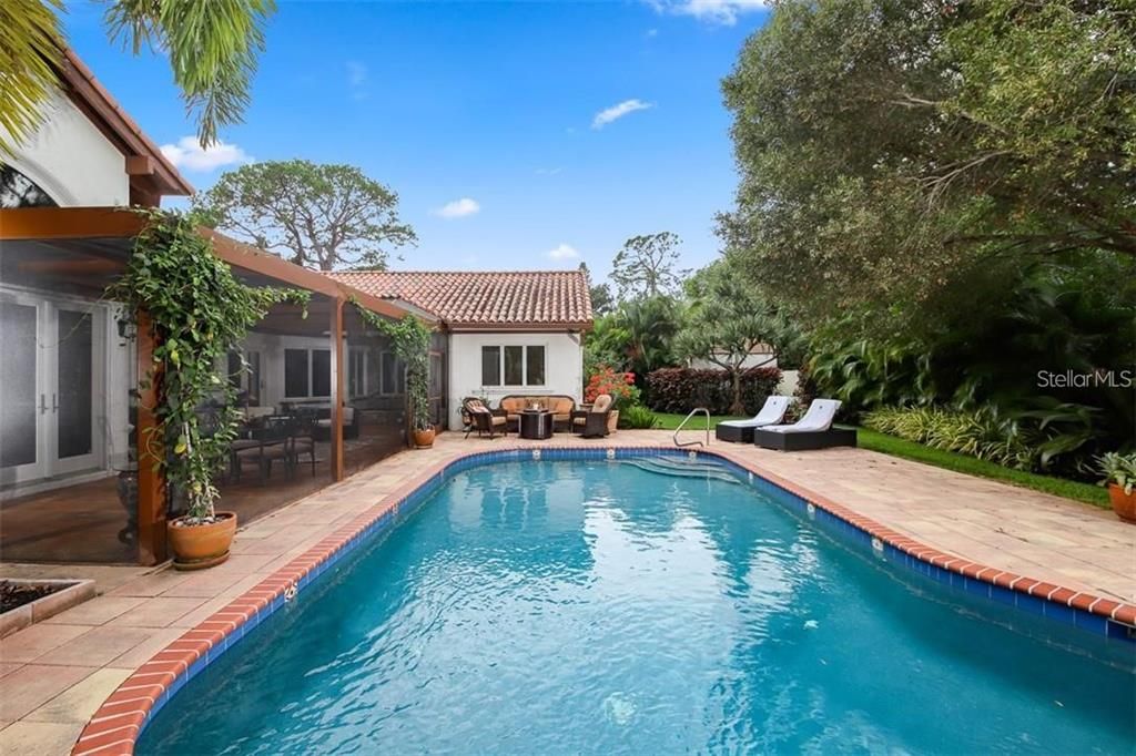 Vendido Recientemente: $2,395,000 (4 camas, 3 baños, 3023 Pies cuadrados)