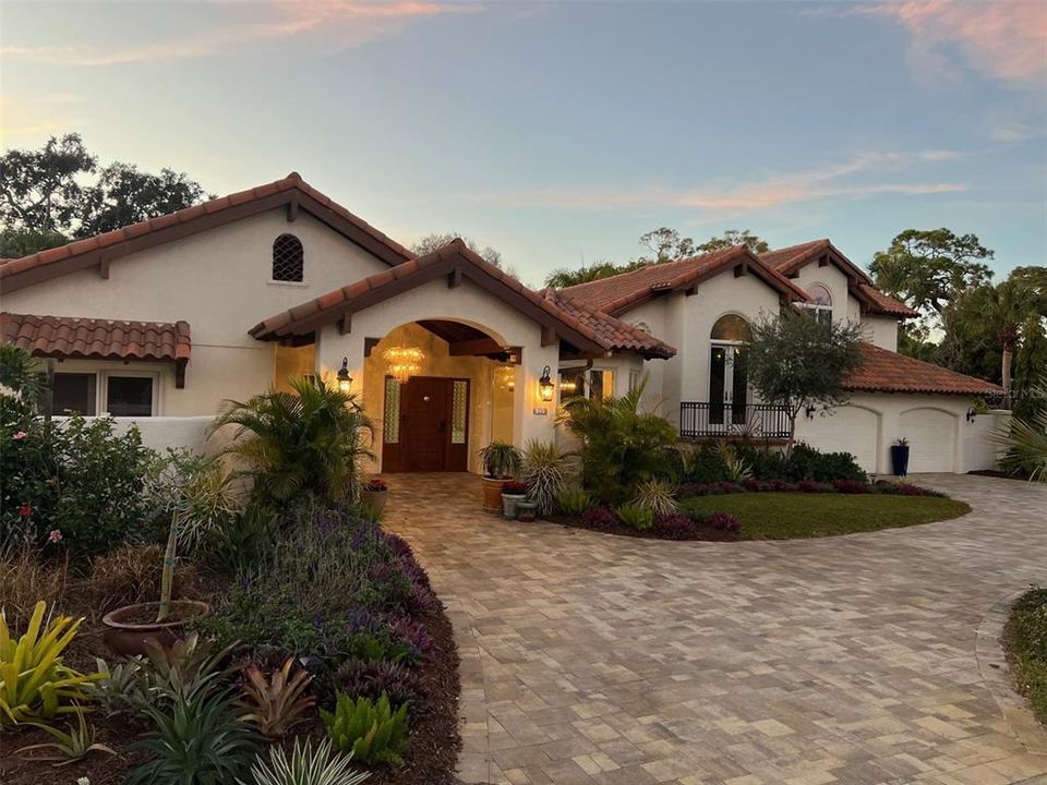 Recently Sold: $2,395,000 (4 beds, 3 baths, 3023 Square Feet)