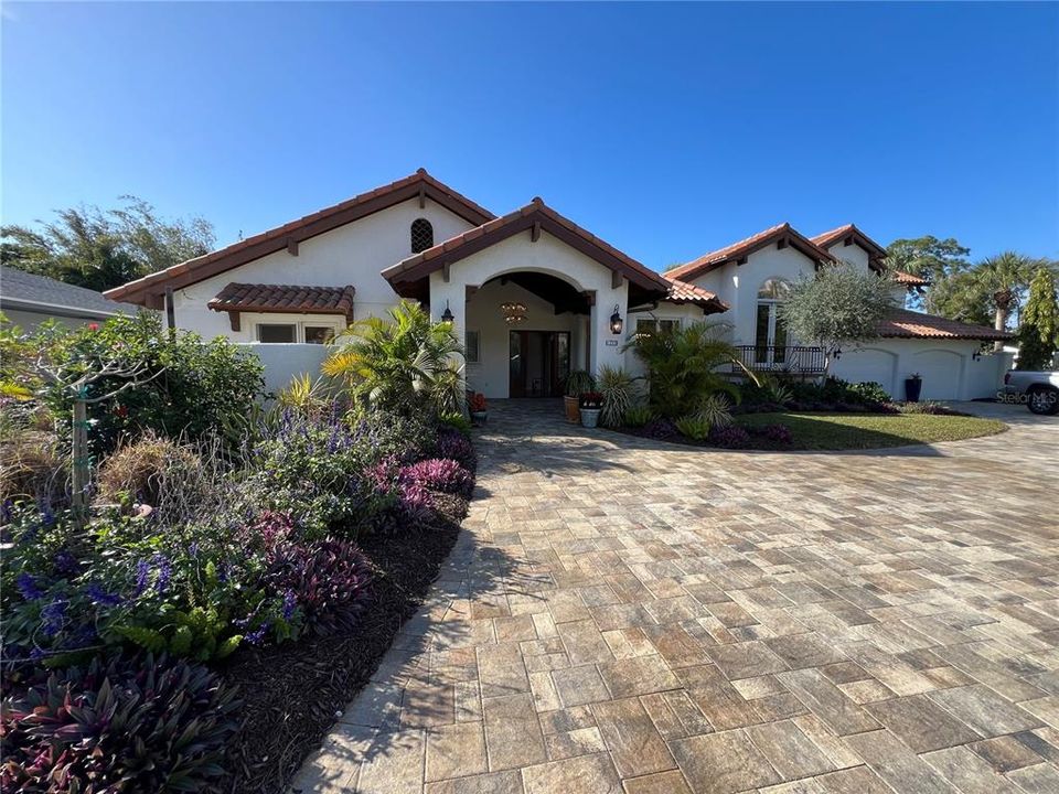 Recently Sold: $2,395,000 (4 beds, 3 baths, 3023 Square Feet)