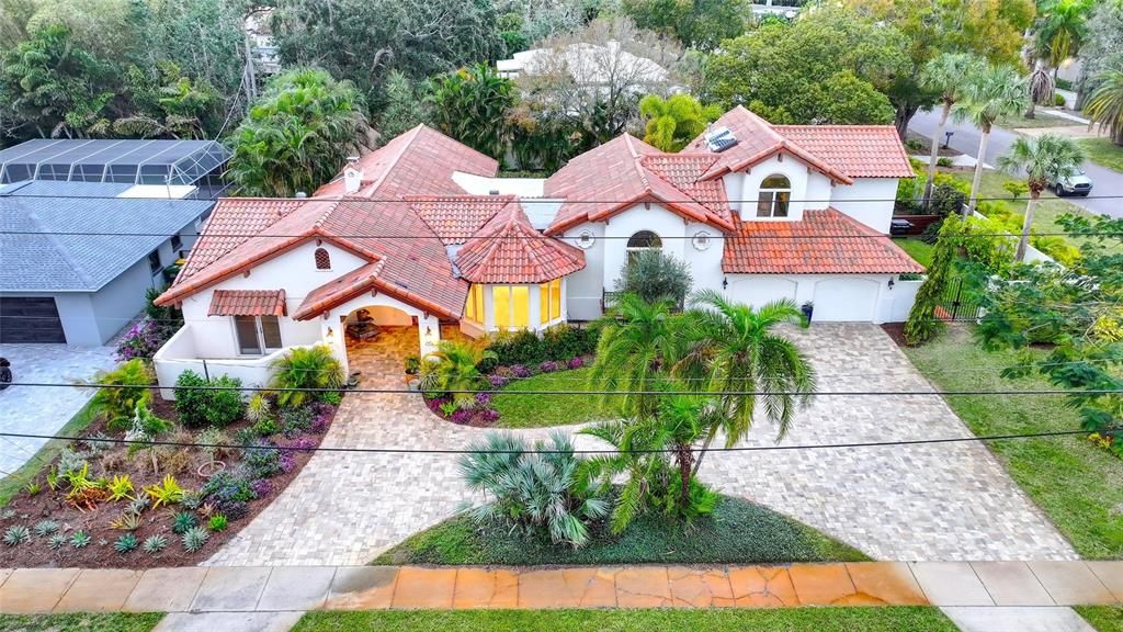 Vendido Recientemente: $2,395,000 (4 camas, 3 baños, 3023 Pies cuadrados)