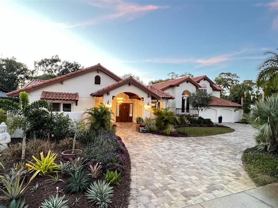 Recently Sold: $2,395,000 (4 beds, 3 baths, 3023 Square Feet)
