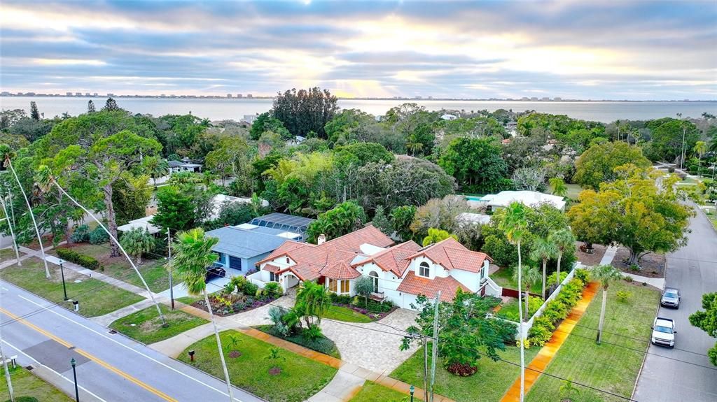 Recently Sold: $2,395,000 (4 beds, 3 baths, 3023 Square Feet)