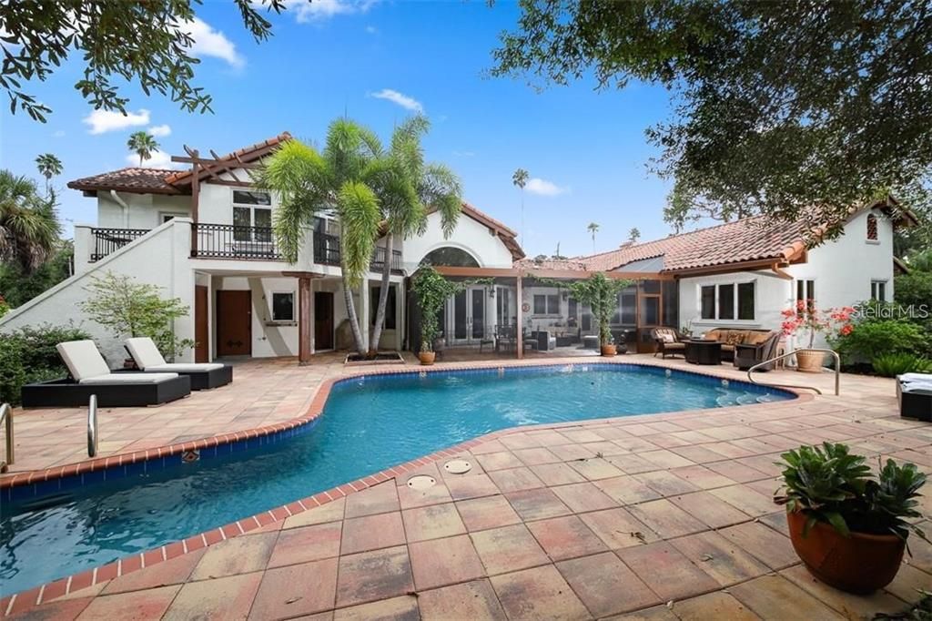 Vendido Recientemente: $2,395,000 (4 camas, 3 baños, 3023 Pies cuadrados)