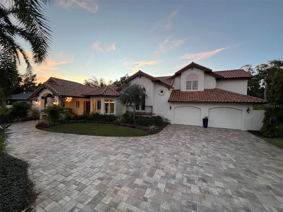 Recently Sold: $2,395,000 (4 beds, 3 baths, 3023 Square Feet)