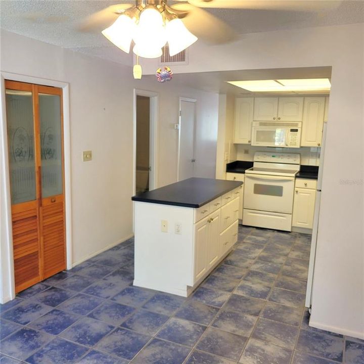For Sale: $155,000 (2 beds, 2 baths, 1252 Square Feet)
