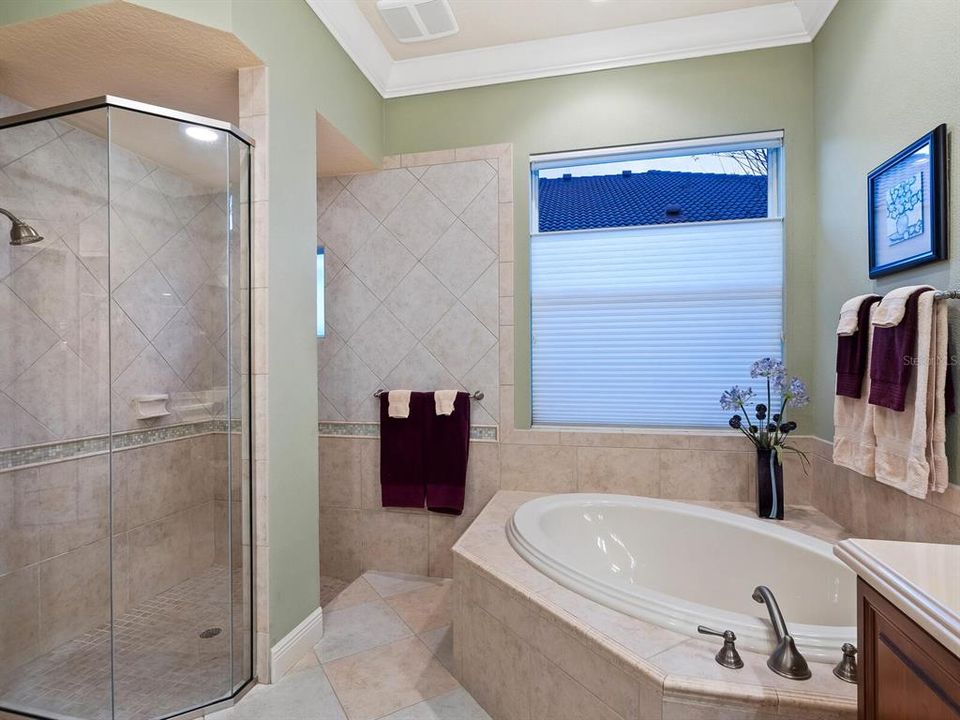 最近售出: $899,900 (3 贝兹, 3 浴室, 2720 平方英尺)