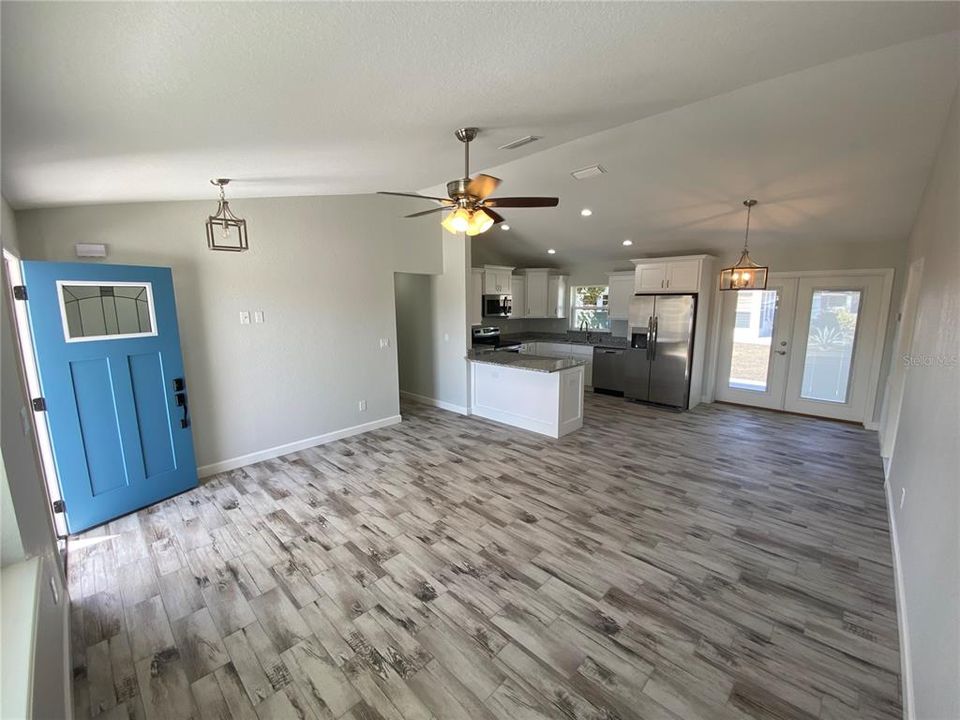 For Rent: $1,995 (3 beds, 2 baths, 1323 Square Feet)