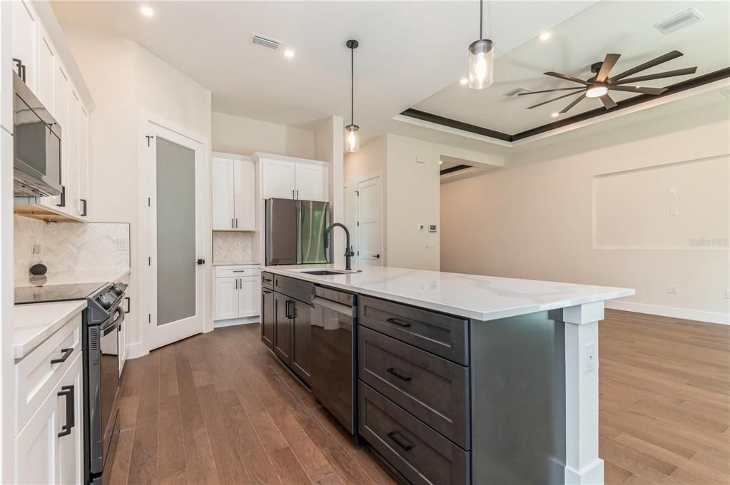 Active With Contract: $479,900 (3 beds, 2 baths, 1740 Square Feet)