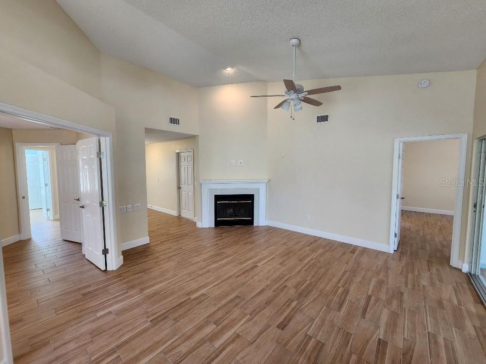 For Sale: $305,000 (3 beds, 2 baths, 1425 Square Feet)