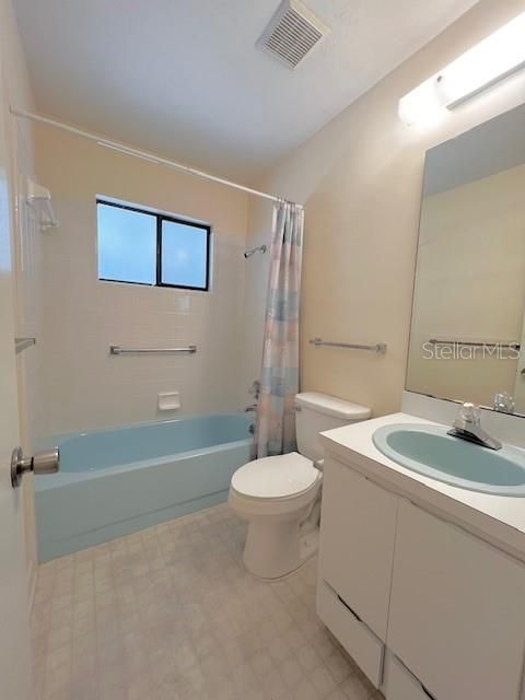 Active With Contract: $189,900 (2 beds, 2 baths, 874 Square Feet)