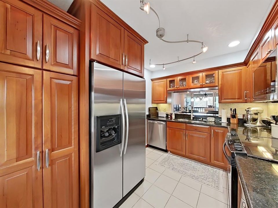 For Sale: $409,900 (2 beds, 2 baths, 1065 Square Feet)