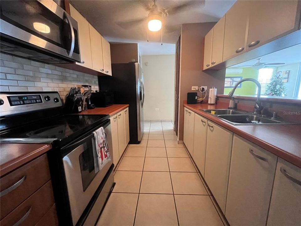 Vendido Recientemente: $250,000 (3 camas, 2 baños, 2036 Pies cuadrados)