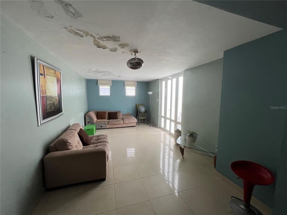 Vendido Recientemente: $250,000 (3 camas, 2 baños, 2036 Pies cuadrados)