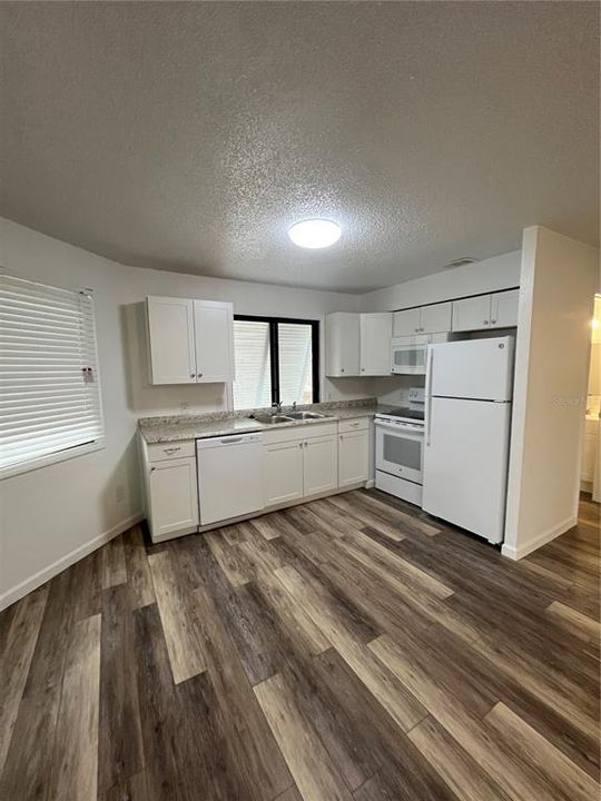 For Rent: $2,300 (2 beds, 2 baths, 700 Square Feet)