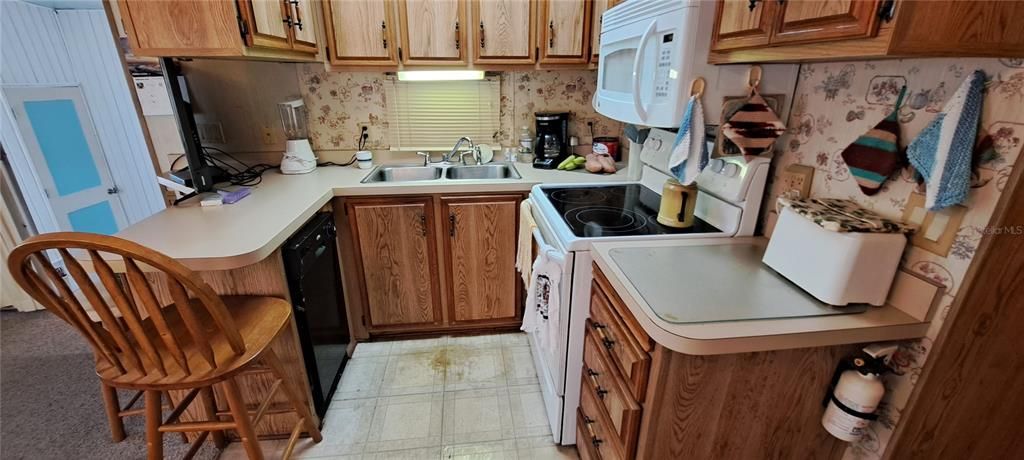 For Sale: $85,000 (1 beds, 1 baths, 580 Square Feet)