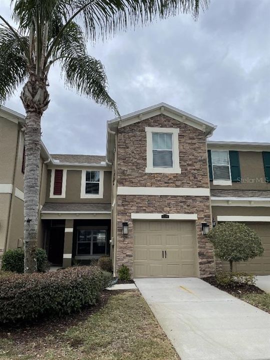 Recently Sold: $419,900 (3 beds, 2 baths, 1989 Square Feet)