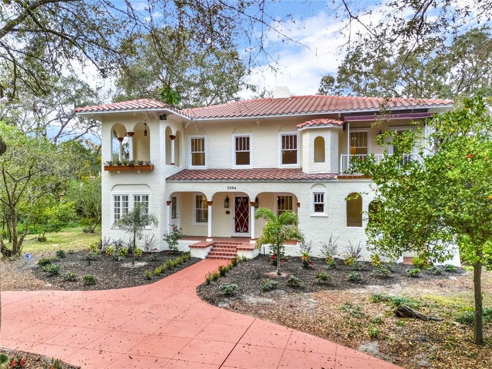 Recently Sold: $799,900 (6 beds, 3 baths, 4027 Square Feet)