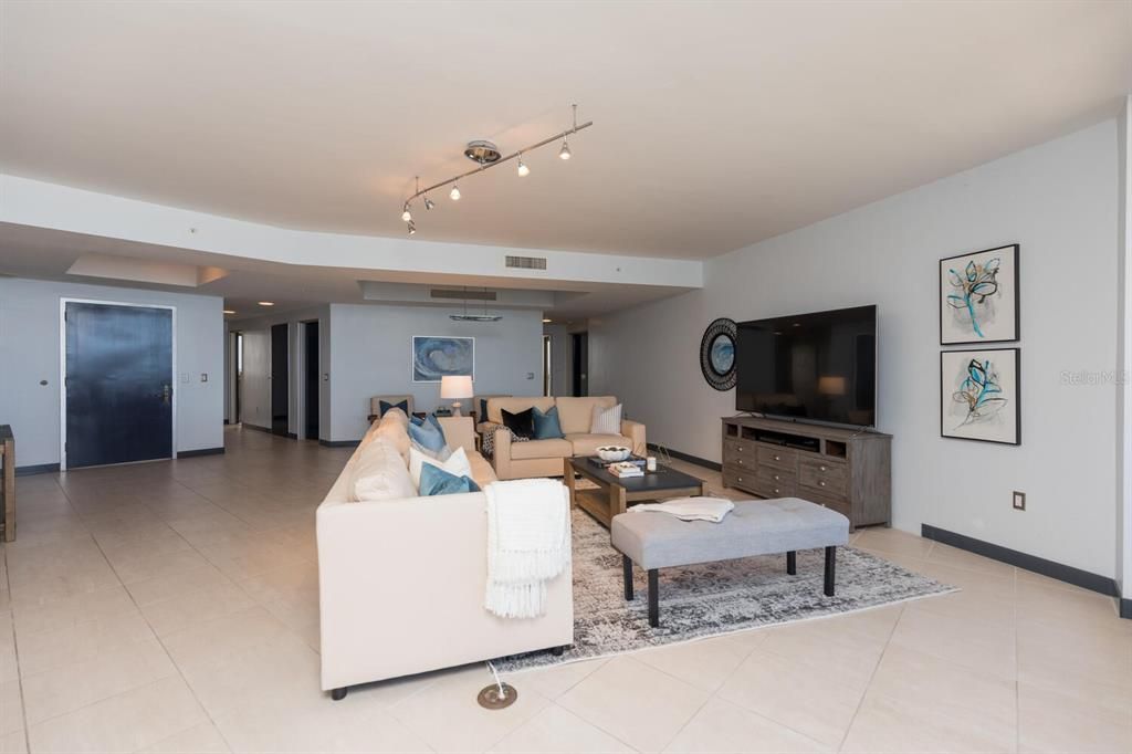 Active With Contract: $1,599,900 (4 beds, 3 baths, 3283 Square Feet)