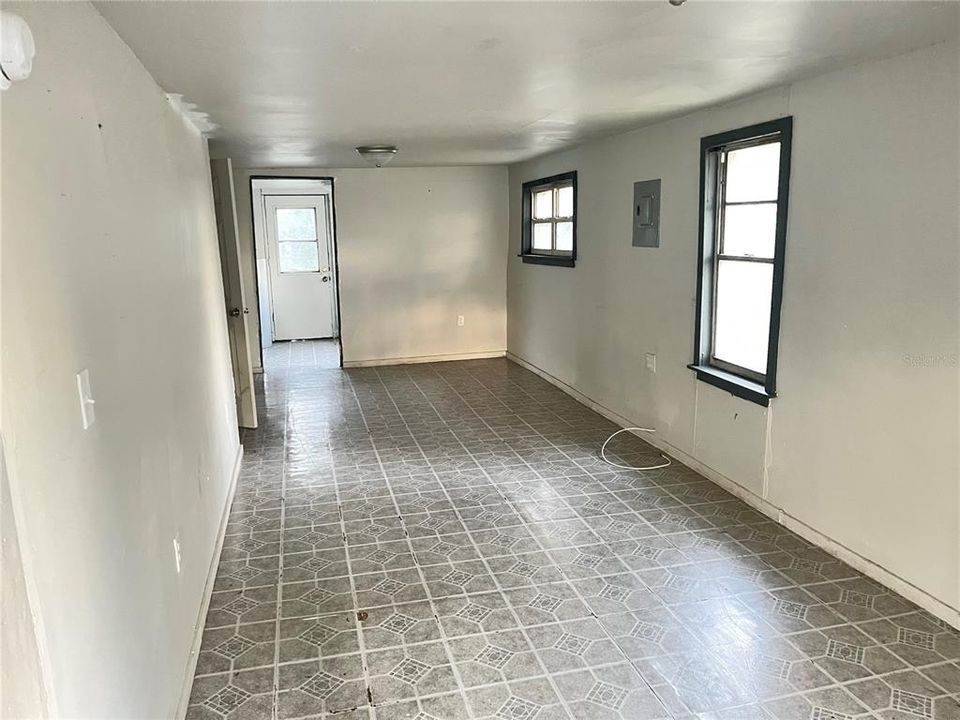 Recently Rented: $875 (1 beds, 1 baths, 600 Square Feet)