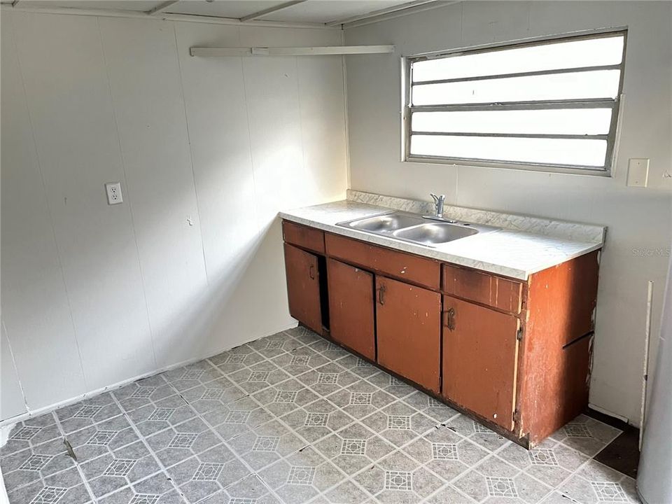 Recently Rented: $875 (1 beds, 1 baths, 600 Square Feet)