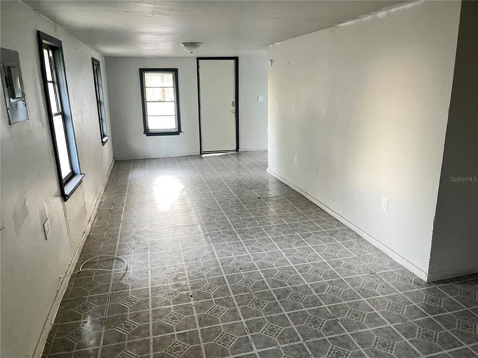 Recently Rented: $875 (1 beds, 1 baths, 600 Square Feet)