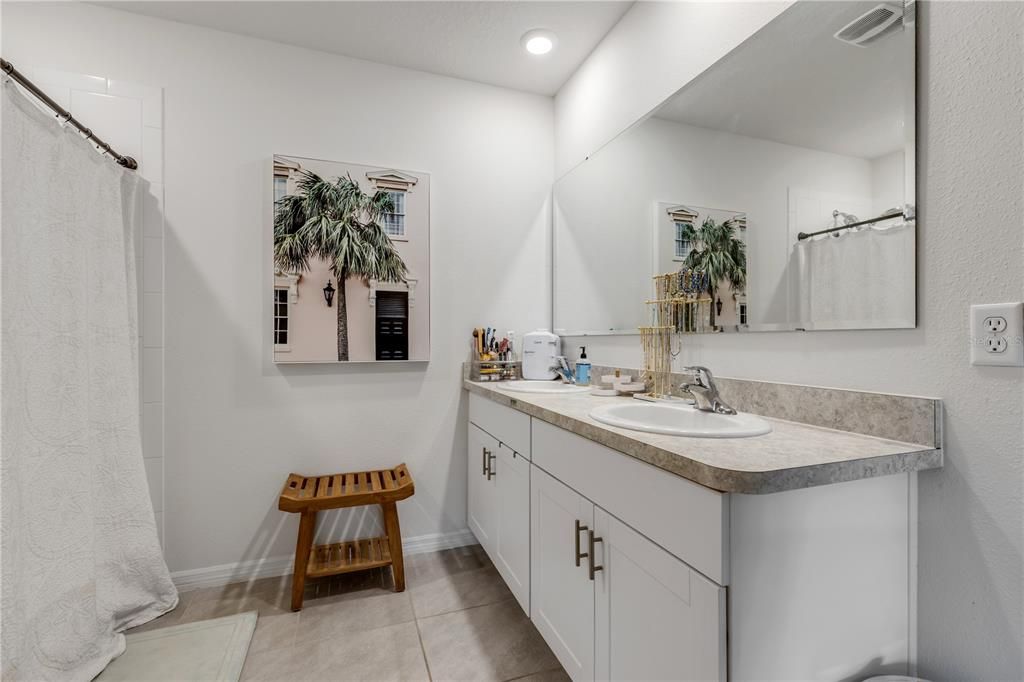 Active With Contract: $334,000 (3 beds, 2 baths, 1672 Square Feet)
