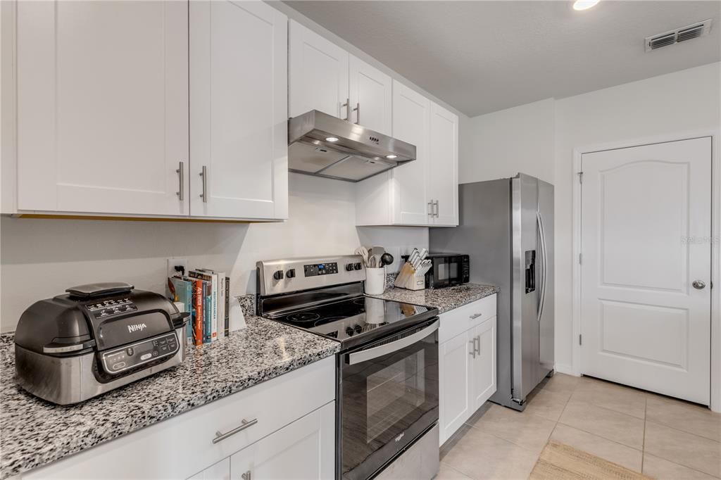 Active With Contract: $334,000 (3 beds, 2 baths, 1672 Square Feet)