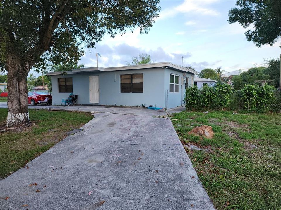 Recently Sold: $299,000 (3 beds, 2 baths, 1129 Square Feet)