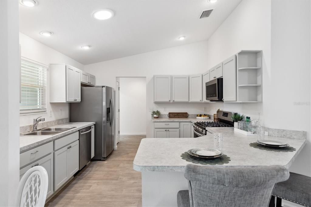 Active With Contract: $367,000 (3 beds, 2 baths, 1527 Square Feet)