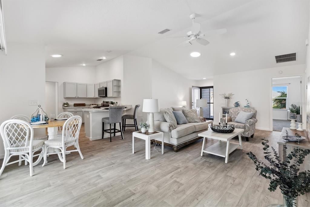 Active With Contract: $367,000 (3 beds, 2 baths, 1527 Square Feet)