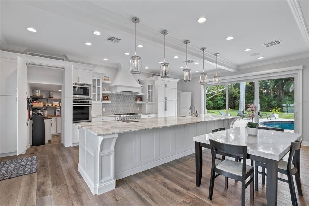 Recently Sold: $2,250,000 (5 beds, 3 baths, 5138 Square Feet)