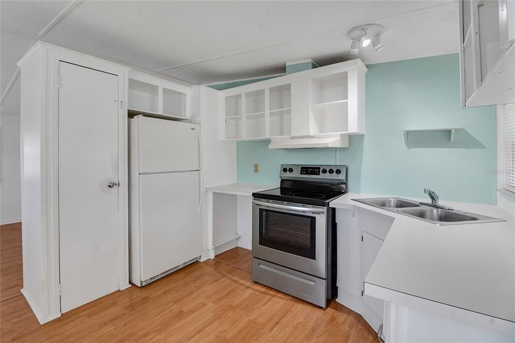 Active With Contract: $150,000 (2 beds, 1 baths, 768 Square Feet)