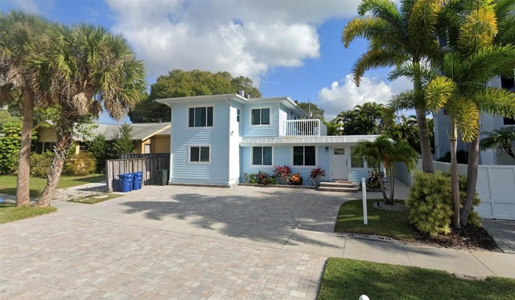 Recently Sold: $2,100,000 (2 beds, 2 baths, 1708 Square Feet)