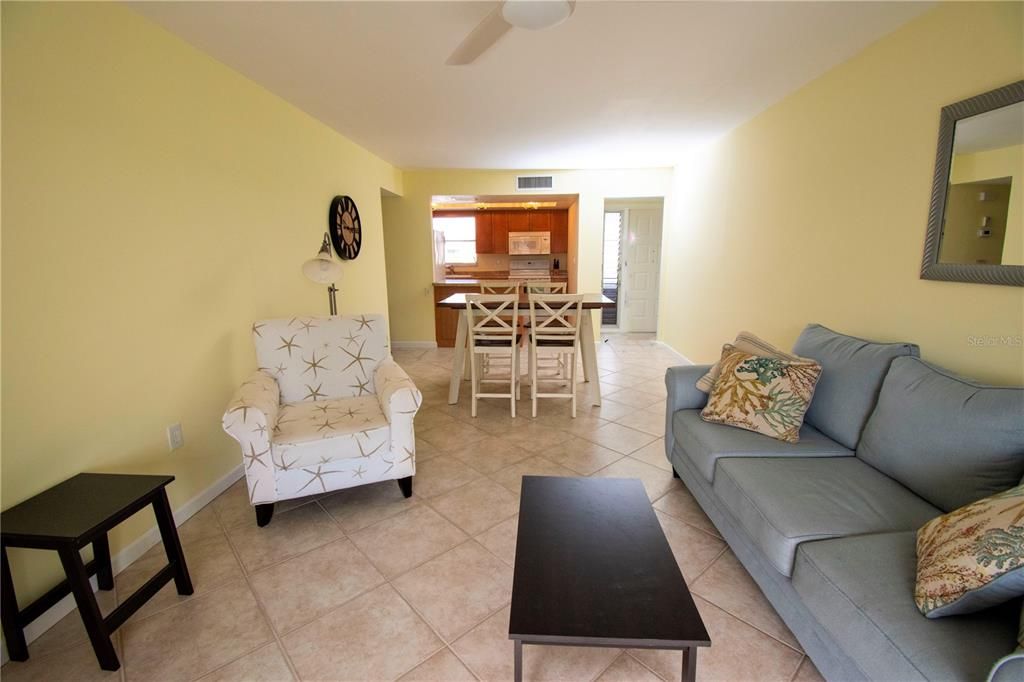 Active With Contract: $275,000 (2 beds, 2 baths, 1114 Square Feet)